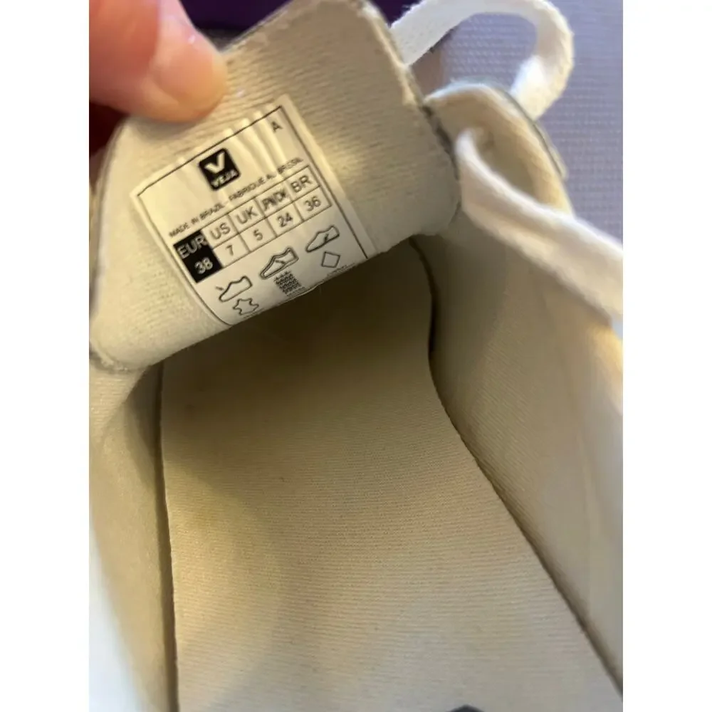 VEJA White Mint Leather Sneakers Women’s Size 7 EU 38 Low Top Lace Up Minimalist